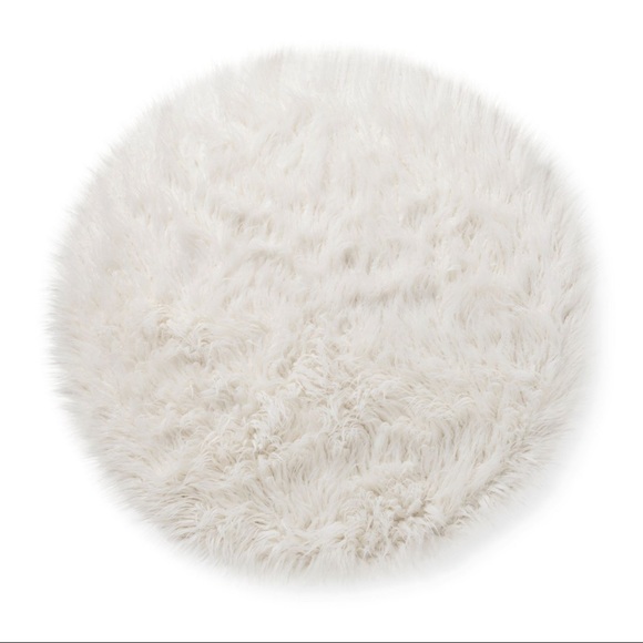 Pillowfort Other - 3' Faux Fur Round Rug White - Pillowfort